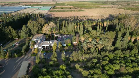 توفير غذاء صحي وطازج للسوق المحلي والإقليمي والدولي، تصوير درون لمزارع شركة استرا الزراعية في مدينة تبوك، التميز الزراعي في المملكة العربية السعودية