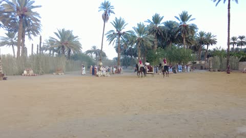 Showcasing the life journey of the Babylonian king, the Mamalik event in the province of Tayma, the royal history of the ancient city of Tayma, the festival of ancient kingdoms, presenting a theatrical performance, preserving the historical heritage, wearing traditional old attire.