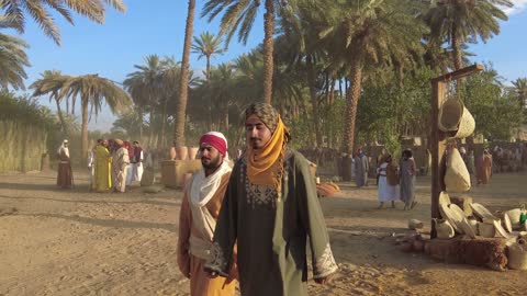 Showcasing the life journey of the Babylonian king, the Mamalik event in the province of Tayma, the royal history of the ancient city of Tayma, the festival of ancient kingdoms, presenting a theatrical performance, preserving the historical heritage, wearing traditional old attire.