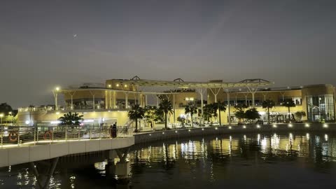 وجهة ترفيهية عصرية لكورنيش الجبيل  ، مجمع ذا موف بمدينة الجبيل الصناعية  في المنطقة الشرقية يوم 24 من ديسمبر 2025 ، معلم ترفيهي وتجاري متكامل، مقاهي ومطاعم للعائلات والشباب، أجواء نابضة بالحياة