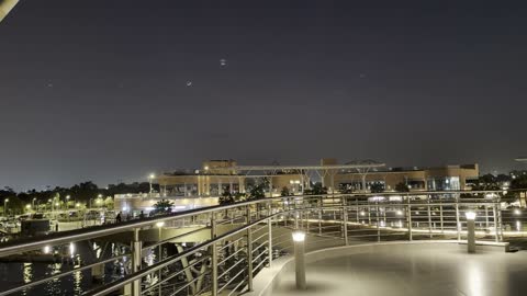 وجهة ترفيهية عصرية لكورنيش الجبيل  ، مجمع ذا موف بمدينة الجبيل الصناعية  في المنطقة الشرقية يوم 24 من ديسمبر 2025 ، معلم ترفيهي وتجاري متكامل، مقاهي ومطاعم للعائلات والشباب، أجواء نابضة بالحياة