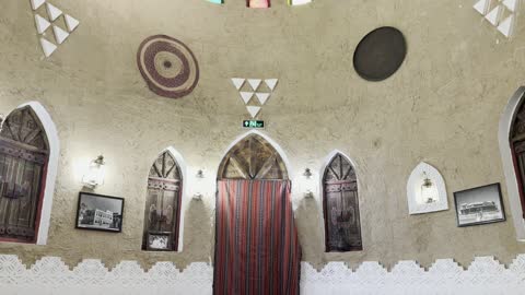 مطعم القرية الشعبية فى مدينة الدمام يوم 29 من ديسمبر 2025، المملكة العربية السعودية، فعالية تراثية بطابع شعبي أصيل، القرية العالمية بالدمام،  تجربة ثقافية وسياحية للعائلات والزوار،  أصالة التراث العمراني السعودي