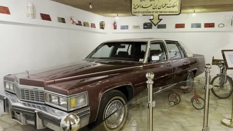 متحف السيارات فى القرية الشعبية فى مدينة الدمام يوم 29 من ديسمبر 2025، القرية العالمية بالدمام،  التراث العمراني السعودي، وجهة ثقافية وسياحية بارزة في المملكة العربية السعودية ،  فعالية تراثية بطابع شعبي أصيل
