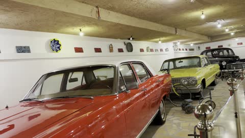 متحف السيارات فى القرية الشعبية فى مدينة الدمام يوم 29 من ديسمبر 2025، القرية العالمية بالدمام،  التراث العمراني السعودي، وجهة ثقافية وسياحية بارزة في المملكة العربية السعودية ،  فعالية تراثية بطابع شعبي أصيل