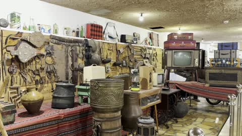 المقتنيات التراثية فى القرية الشعبية فى مدينة الدمام يوم 29 من ديسمبر 2025، القرية العالمية بالدمام،  التراث العمراني السعودي، وجهة ثقافية وسياحية بارزة في المملكة العربية السعودية ، فعالية تراثية بطابع شعبي أصيل