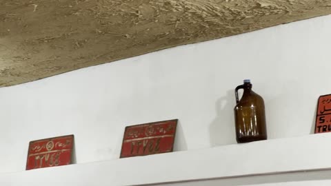 متحف السيارات فى القرية الشعبية فى مدينة الدمام يوم 29 من ديسمبر 2025، القرية العالمية بالدمام،  التراث العمراني السعودي، وجهة ثقافية وسياحية بارزة في المملكة العربية السعودية ، فعالية تراثية بطابع شعبي أصيل