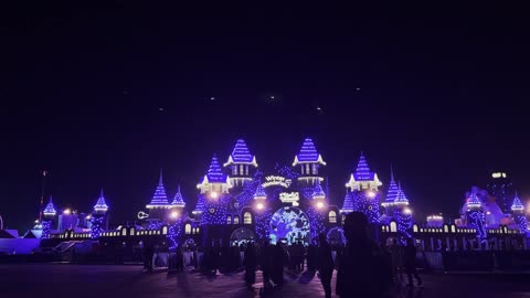 ونتر وندر لاند فى حي الشاطئ بجدة، المملكة العربية السعودية يوم ١٩ من ديسمبر 2025 ، ألعاب ترفيهية وتجارب تفاعلية ، مناطق مخصصة للعائلات والأطفال، فعاليات موسم جدة ،عروض حية واضاءات ممتعه ، أجواء ثلجية احتفالية