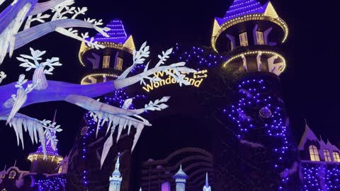 Winter Wonderland in the Al Shate' neighborhood in Jeddah, Saudi Arabia on December 19, 2025, featuring entertainment games and interactive experiences, areas dedicated to families and children, Jeddah Season events, live shows and enjoyable lights, and a festive snowy atmosphere.