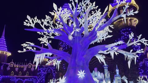 فعاليات موسم جدة ، مناطق مخصصة للعائلات والأطفال، ونتر وندر لاند فى حي الشاطئ بجدة، المملكة العربية السعودية يوم ١٩ من ديسمبر 2025 ، ألعاب ترفيهية وتجارب تفاعلية ،عروض حية واضاءات ممتعه ، أجواء ثلجية احتفالية