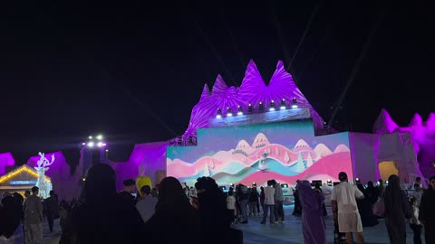 Live shows and a water fountain at Winter Wonderland in the Al Shate' district of Jeddah, Saudi Arabia on December 19, 2025. Entertainment games and interactive experiences, a city illuminated with bright colors, Jeddah Season events, areas dedicated to families and children, festive snowy atmosphere.