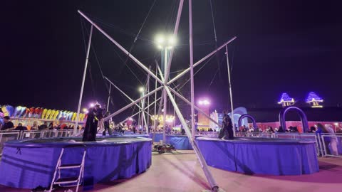 ألعاب ترفيهية وتجارب تفاعلية  فى ونتر وندر لاند فى حي الشاطئ بجدة، المملكة العربية السعودية يوم ١٩ من ديسمبر 2025 ،   مدينة مضيئة بالألوان الزاهية، فعاليات موسم جدة ، مناطق مخصصة للعائلات والأطفال، أجواء ثلجية احتفالية