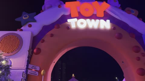 مدينة العاب توي داون " Toy Down  " فى ونتر وندر لاند فى حي الشاطئ بجدة، المملكة العربية السعودية يوم ١٩ من ديسمبر 2025 ،   فعاليات موسم جدة ، مناطق مخصصة للعائلات والأطفال ،   أجواء ثلجية احتفالية  ،مدينة مضيئة بالألوان الزاهية، انشطة  ترفيهية وتجارب تفاعلية