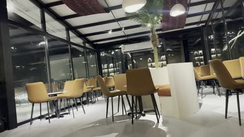 مطاعم وكافيهات قد يكون مخبز أو مطعم متخصص في الخبز،  كورنيش الجبيل، معالم سياحية مشهورة، الواجهة البحرية السياحية في المملكة العربية السعودية بمدينة الجبيل الصناعية ، مجموعة من المطاعم والمقاهي المطلة على البحر