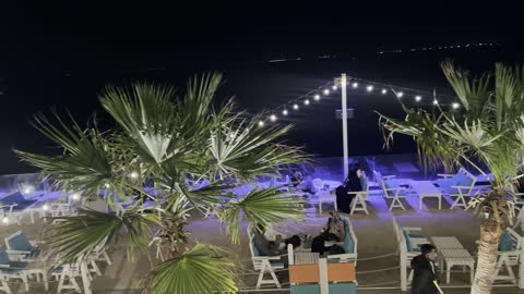 A special outdoor seating directly by the sea, the Jubail Corniche, famous tourist attractions, the waterfront tourist area in the Kingdom of Saudi Arabia in the city of Jubail Industrial, a collection of restaurants and cafes overlooking the sea.