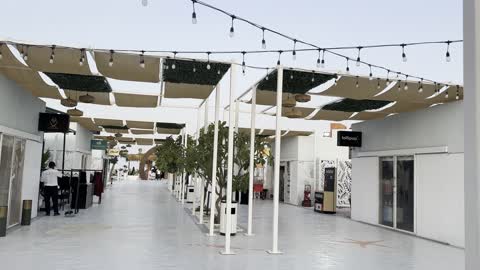 A restaurant that offers dishes combining kabsa and burgers, "Takiya Bahr" is a waterfront location on the Corniche of Jubail, featuring famous tourist attractions. The tourist waterfront in the Kingdom of Saudi Arabia in the city of Jubail Industrial includes a collection of restaurants and cafes overlooking the sea.