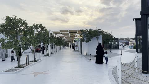 A seaside view and various activities for visitors of all age groups, a collection of restaurants and cafes overlooking the sea, the tourist waterfront in the Kingdom of Saudi Arabia in the city of Jubail Industrial, Jubail Corniche, famous tourist attractions.