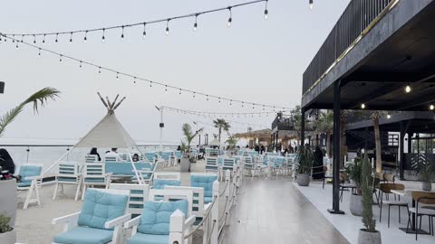 A coastal destination located on the eastern shore of Dammam, a collection of restaurants and cafes overlooking the sea, the tourist waterfront in the Kingdom of Saudi Arabia in the city of Jubail Industrial on December 28, 2025, Jubail Corniche, famous tourist attractions.