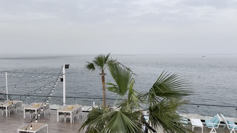 Small palm trees, wooden and plastic furniture, a collection of restaurants and cafes overlooking the sea, the tourist waterfront in the Kingdom of Saudi Arabia in the city of Jubail Industrial on December 28, 2025, Jubail Corniche, famous tourist attractions.