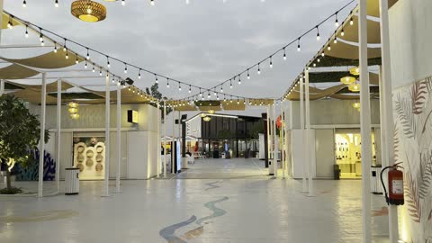 تكية بحرتستمر الفعاليات المقامة فيها من أكتوبر حتى أبريل، معالم سياحية مشهورة، الواجهة البحرية السياحية في المملكة العربية السعودية بمدينة الجبيل الصناعية ٢٨ ديسمبر ٢٠٢٥، مجموعة من المطاعم وكافيهات المطلة على البحر، كورنيش الجبيل