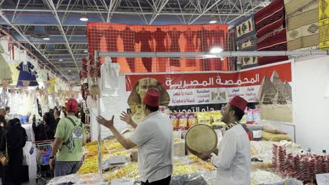 أجواء المحمصة المصرية المشاركة في المعرض، مبنى مركز جدة الدولي للمعارض والمؤتمرات، معرض المنتجات العربية والعالمية من 19 ديسمبر 2025 إلى 3 يناير 2026 في مدينة جدة في المملكة العربية السعودية، تجربة تسوق عالمية وتجمع دولي ضخم