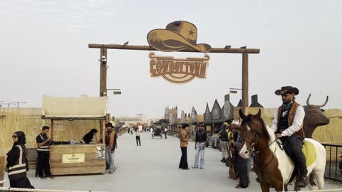 نشاط ركوب الخيل في موسم جدة ، مناطق مخصصة للعائلات والأطفال، ونتر وندر لاند فى حي الشاطئ بجدة، المملكة العربية السعودية يوم ١٩ من ديسمبر 2025 ، ألعاب ترفيهية وتجارب تفاعلية ،عروض حية واضاءات ممتعه ، أجواء ثلجية احتفالية