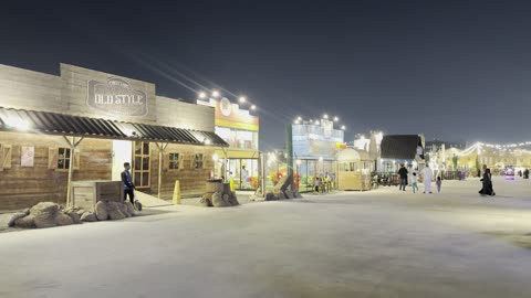 عربة تجرها الخيول في موقع ترفيهي،  وجهة سياحية في المملكة العربية السعودية تقدم تجارب ريفية، ونتر وندر لاند فى حي الشاطئ بجدة، المملكة العربية السعودية يوم ١٩ من ديسمبر 2025 ، عروض حية واضاءات ممتعه ، أجواء ثلجية احتفالية