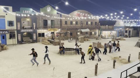 عروض مسرحية، القبعات والأحذية والإكسسوارات ذات الطابع الغربي، المملكة العربية السعودية يوم ١٩ من ديسمبر 2025 ، وجهة سياحية في المملكة العربية السعودية تقدم تجارب ريفية، ونتر وندر لاند فى حي الشاطئ بجدة، عروض حية واضاءات ممتعه