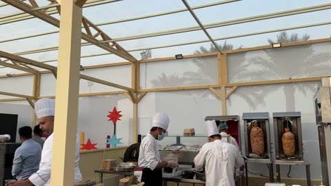 ورش عمل، عروض طهي حية، ومسابقات، بالإضافة إلى سوق للطعام، تجربة ثقافية متكاملة للعائلات ومحبي الطعام، المطبخ اللبناني في مهرجان إثراء للطعام يقام في حدائق مركز الملك عبد العزيز الثقافي العالمي من ٢٢ ديسمبر حتى ع يناير ٢٠٢٦ في المملكة العربية السعودية