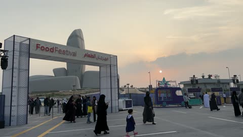 الطهي والثقافة والفنون في أجواء مليئة بالحياة، أنواع المطابخ المختلفة المشاركة في المهرجان، مهرجان إثراء للطعام يقام في حدائق مركز الملك عبد العزيز الثقافي العالمي من ٢٢ ديسمبر حتى ع يناير ٢٠٢٦ في المملكة العربية السعودية