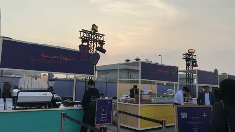 مناسب للعائلات ويحتوي على جلسات خارجية ممتعة، أنواع المطابخ المختلفة المشاركة في المهرجان، مهرجان إثراء للطعام يقام في حدائق مركز الملك عبد العزيز الثقافي العالمي من ٢٢ ديسمبر حتى ع يناير ٢٠٢٦ في المملكة العربية السعودية