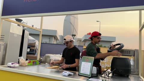 The presence of customers interested in the displayed products, various types of cuisines participating in the festival, the Ithra Food Festival held in the gardens of the King Abdulaziz Center for World Culture from December 22 to January 1, 2026, in the Kingdom of Saudi Arabia.