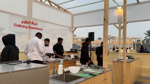 تجربة الطهي و ورشات عمل، أنواع المطابخ المختلفة المشاركة في المهرجان، مهرجان إثراء للطعام يقام في حدائق مركز الملك عبد العزيز الثقافي العالمي من ٢٢ ديسمبر حتى ع يناير ٢٠٢٦ في المملكة العربية السعودية