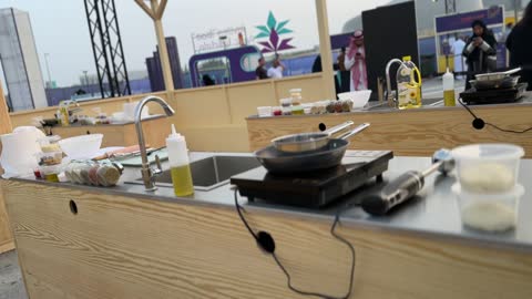 الاواني  والادوات المطبخية والمكونات ، إثراء مركز ثقافي وإبداعي يهدف إلى إثراء المعرفة والإبداع، مهرجان إثراء للطعام يقام في حدائق مركز الملك عبد العزيز الثقافي العالمي من ٢٢ ديسمبر حتى ع يناير ٢٠٢٦ في المملكة العربية السعودية