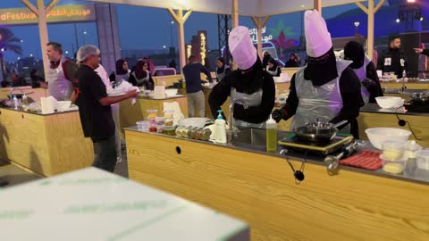 The strong competition among participants in the cooking workshops, the Ithra Food Festival takes place in the gardens of the King Abdulaziz Center for World Culture from December 22 to January 1, 2026, in the Kingdom of Saudi Arabia. Ithra is a cultural and creative center aimed at enriching knowledge and creativity.