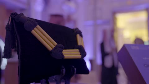 الزي الشعبي التقليدي، عرض نموذج من مشروع ناشئ في قاعة المؤتمر العالمي لريادة الأعمال من 21 إلى 23 ديسمبر 2025 في مركز الملك عبدالعزيز الدولي للمؤتمرات في الرياض، دعم المملكة العربية السعودية للمشاريع الناشئة، مناقشة الابتكار والتقنية الحديثة