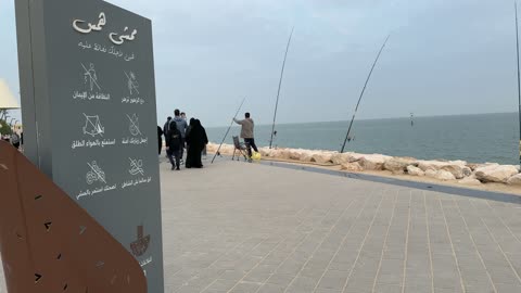 الاهتمام بالنظافة وسلامة الاطفال، قضاء الاطفال وقت ممتع، وجهة ترفيهية مفتوحة، لوحة ارشادية ممشى همس فى المنطقة الشرقية في 28 ديسمبر، المملكة العربية السعودية ،جو عائلي هادئ ، تجربة تنزه عصرية، مساحة للمشي والاسترخاء ،  جلسات ومقاعد خارجية