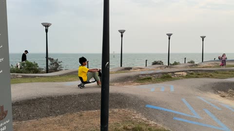 الاهتمام بالنظافة وسلامة الاطفال، قضاء الاطفال وقت ممتع، وجهة ترفيهية مفتوحة، لوحة ارشادية ممشى همس فى المنطقة الشرقية في 28 ديسمبر، المملكة العربية السعودية ،جو عائلي هادئ ، تجربة تنزه عصرية، مساحة للمشي والاسترخاء ،  جلسات ومقاعد خارجية