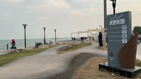 جو عائلي هادئ ، الاهتمام بالتشجير والبيئة، قضاء الاطفال وقت ممتع، وجهة ترفيهية مفتوحة، ممشى همس فى المنطقة الشرقية في 28 ديسمبر، تجربة تنزه عصرية، مساحة للمشي والاسترخاء ،  جلسات ومقاعد خارجية