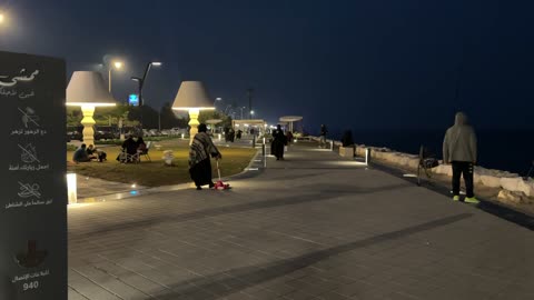 ممشى همس فى المنطقة الشرقية في وقت الليل 28 ديسمبر، المملكة العربية السعودية ،جو عائلي هادئ ، تجربة تنزه عصرية، وجهة ترفيهية مفتوحة،  مساحة للمشي والاسترخاء ،  جلسات ومقاعد خارجية