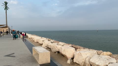 جلسات ومقاعد خارجية، ممارسة رياضة المشي، جو عائلي هادئ ، قضاء الاطفال وقت ممتع، وجهة ترفيهية مفتوحة، ممشى همس في مدينة الدمام في المنطقة الشرقية في 28 ديسمبر، تجربة تنزه عصرية، مساحة للمشي والاسترخاء