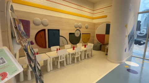 تجربة تعليمية تفاعلية، تنمية مهارة القراءة والتعبير، معرض اللغة العربية للأطفال فى مقر مجمع الملك سلمان العالمي للغة العربية في حي الورود بالرياض، يوم ١١ من ديسمبر 2025 ، جو تعليمي ممتع فى المملكة العربية السعودية ، أنشطة ثقافية وترفيهية للأطفال