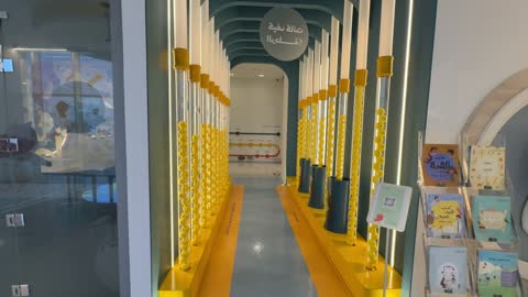 جو تعليمي ممتع فى المملكة العربية السعودية ، معرض اللغة العربية للأطفال فى مقر مجمع الملك سلمان العالمي للغة العربية في حي الورود بالرياض، يوم ١١ من ديسمبر 2025 ، تنمية مهارة القراءة والتعبير، أنشطة ثقافية وترفيهية للأطفال، تجربة تعليمية تفاعلية