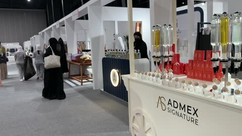 تنوع المنتجات فى معرض المصممين والمصممات فى المنطقة الشرقية يوم 29 من ديسمبر 2025 ، المملكة العربية السعودية، تفاعل مباشر مع الزوار ، أحدث صيحات الموضة والإكسسوارات، منصة إبداعية للأزياء والتصميم ،  إبراز الهوية والابتكار