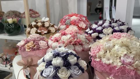 اركان العطور والهدايا فى معرض المصممين والمصممات فى المنطقة الشرقية يوم 29 من ديسمبر 2025 ، المملكة العربية السعودية، تفاعل مباشر مع الزوار ، أحدث صيحات الموضة والإكسسوارات، منصة إبداعية للأزياء والتصميم ،  إبراز الهوية والابتكار