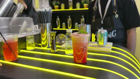 تجارب تذوق متنوعة فى معرض المصممين والمصممات فى المنطقة الشرقية يوم 29 من ديسمبر 2025 ، المملكة العربية السعودية، تفاعل مباشر مع الزوار ، منصة إبداعية للأزياء والتصميم ، أحدث صيحات الموضة والإكسسوارات، إبراز الهوية والابتكار