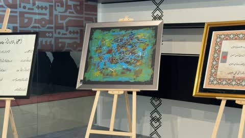 لوحة ومخطوطة بالخط العربي، معرض اللغة العربية للكبارفى مقر مجمع الملك سلمان العالمي للغة العربية في حي الورود بالرياض يوم ١١ من ديسمبر 2025، تحقيق رؤية السعودية 2030 في المجال الثقافي،  أنشطة ثقافية وفكرية متنوعة، تعزيز مهارة اللغة والتواصل لدى البالغين