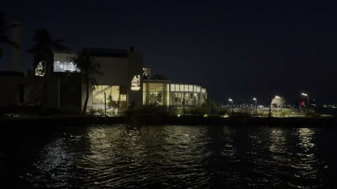 الاهتمام بزراعة النباتات الخضراء حول المطاعم الموجودة ، ممشى بحري وشواطئ رملية، بحر أبحر شمال مدينة جدة في المملكة العربية السعودية أخ ديسمبر ٢٠٢٥ ، الخليج السياحي ،تصوير لكورنيش ابحر جدة ، اماكن ومعالم سياحية