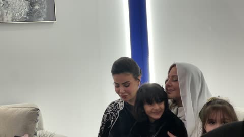 تجمع الزوار فى معرض المصممين والمصممات فى المنطقة الشرقية يوم 29 من ديسمبر 2025 ، المملكة العربية السعودية، منصة إبداعية للأزياء والتصميم ، أحدث صيحات الموضة والإكسسوارات، إبراز الهوية والابتكار