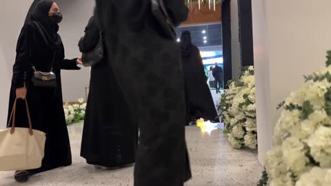 تجمع الزوار فى معرض المصممين والمصممات فى المنطقة الشرقية يوم 29 من ديسمبر 2025 ، المملكة العربية السعودية، منصة إبداعية للأزياء والتصميم ، أحدث صيحات الموضة والإكسسوارات، إبراز الهوية والابتكار