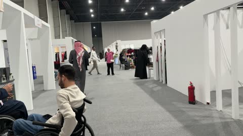 تفاعل مباشر مع الزوار فى معرض المصممين والمصممات فى المنطقة الشرقية يوم 29 من ديسمبر 2025 ، المملكة العربية السعودية، منصة إبداعية للأزياء والتصميم ، أحدث صيحات الموضة والإكسسوارات، إبراز الهوية والابتكار